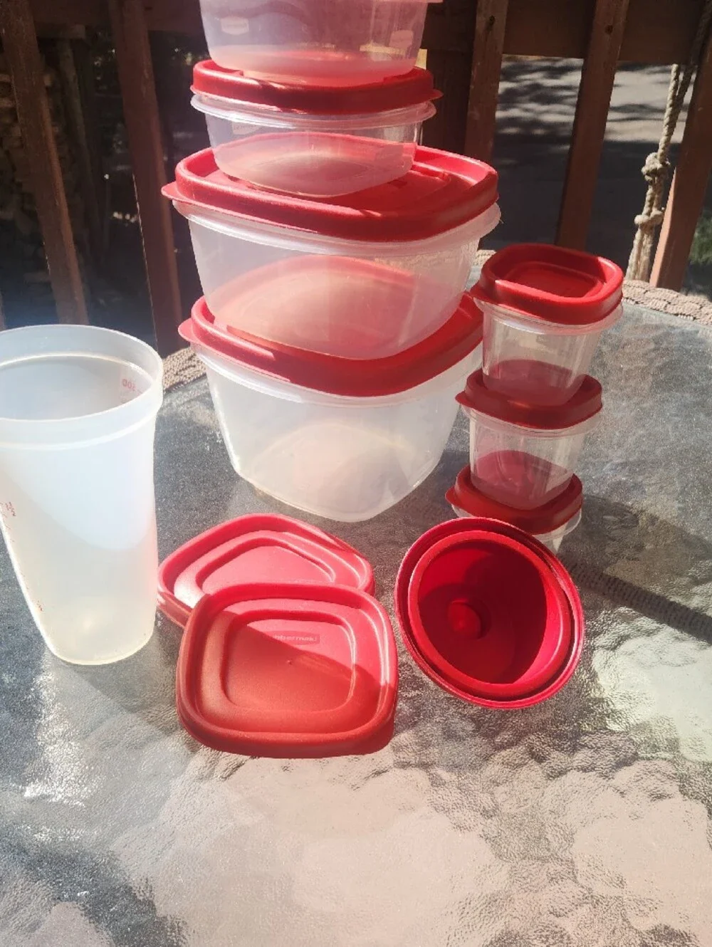 Rubbermaid Easy Find Lids Red Food Storage Container & Shaker Bottle Lot
